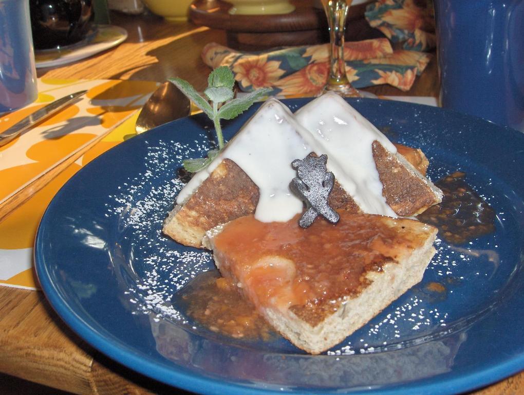 โกลเดน ดรีมส์ บีแอนด์บี Bed & Breakfast วิสต์เลอร์ ภายนอก รูปภาพ