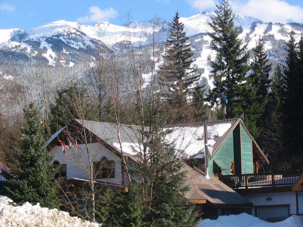 โกลเดน ดรีมส์ บีแอนด์บี Bed & Breakfast วิสต์เลอร์ ภายนอก รูปภาพ