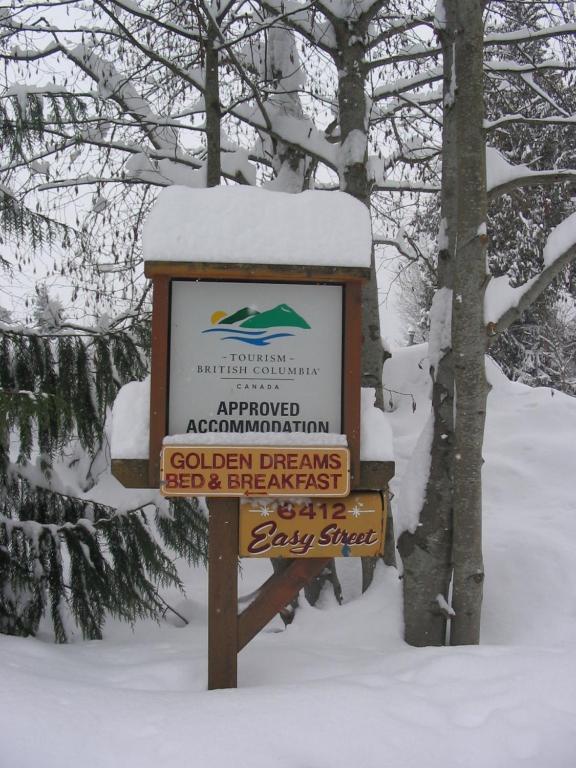 โกลเดน ดรีมส์ บีแอนด์บี Bed & Breakfast วิสต์เลอร์ ภายนอก รูปภาพ