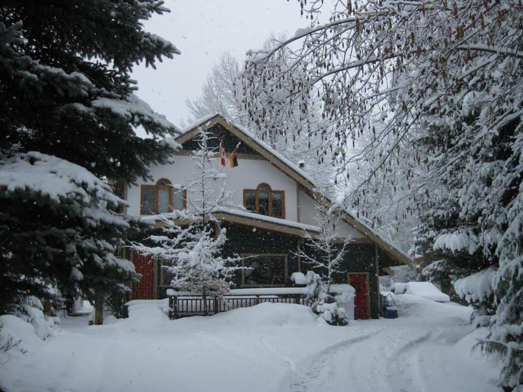 โกลเดน ดรีมส์ บีแอนด์บี Bed & Breakfast วิสต์เลอร์ ภายนอก รูปภาพ