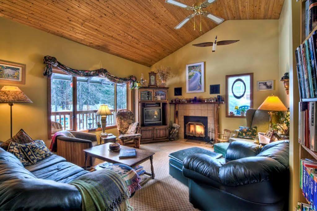 โกลเดน ดรีมส์ บีแอนด์บี Bed & Breakfast วิสต์เลอร์ ภายนอก รูปภาพ