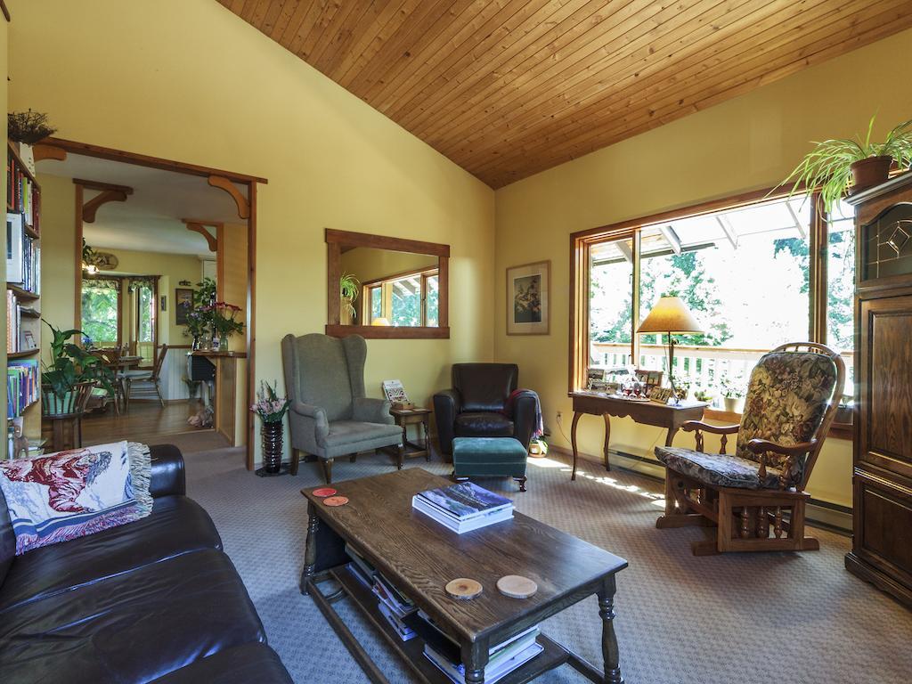 โกลเดน ดรีมส์ บีแอนด์บี Bed & Breakfast วิสต์เลอร์ ภายนอก รูปภาพ